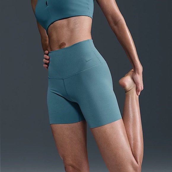 NWOT Nike Zenvy Biker Shorts - Picture 2 of 5